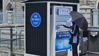 　ソウル市内に設置されたミネラルウオーターの無料自動販売機＝８月１４日