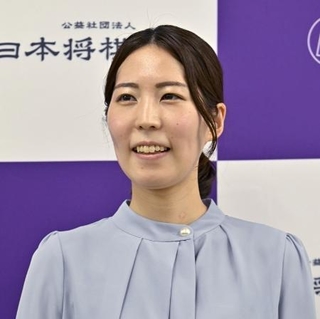 　女性で初めて将棋のプロ棋士編入試験を受ける里見香奈女流四冠＝６日午前、大阪市の関西将棋会館