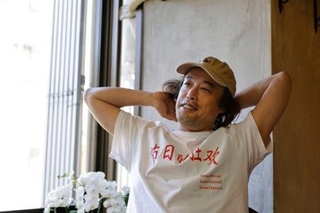 　やついいちろうさん（撮影・横山純太郎）