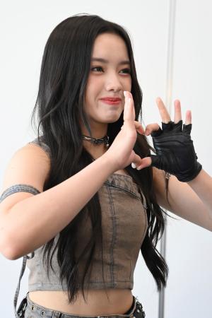 　ポーズを取るエリシア＝９月２日、東京・渋谷（撮影・小島健一郎）