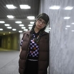 　ポーズを取る＃ＫＴＣＨＡＮ（撮影・小島健一郎）