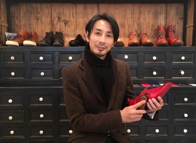 ＡＮＯＣＯＬＯＥ（アノコロエ）オーナー、松井隆夫氏。着用のコートは自身でデザインされたイギリスＭｏｏｎ社のツイード製
