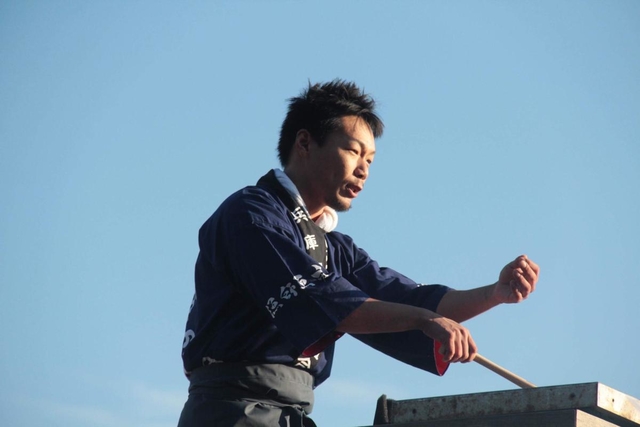 宮崎鉄平競り人。明石浦漁協での競りは必見