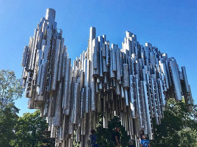 シベリウス公園内のオルガンを模したモニュメント