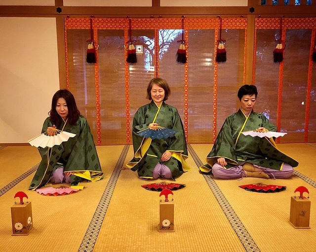 今回の旅仲間。写真左より、臨床心理士の大寺雅子さん、東証一部上場企業執行役員の住田智子さん、私