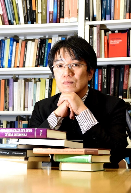 神戸大学文学部　佐藤昇准教授（古代ギリシア史）＝撮影・中西好大