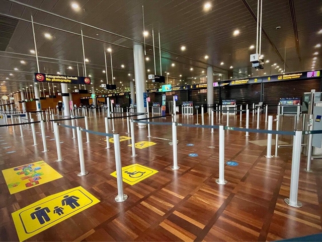 午後１２時のコペンハーゲン国際空港。ほぼ無人