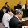 議員のなり手不足を解消しようと、議会活動の活性化に向け議論する香美町議ら＝２０１９年１２月、香美町役場本庁舎