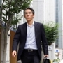 生まれ育った神戸に戻って営業マンを続ける元山一証券社員の大神勇二さん＝神戸市中央区三宮町１（撮影・吉田敦史）