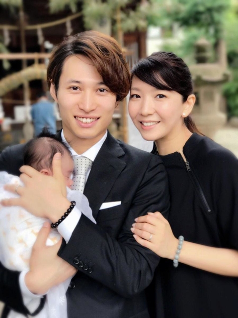 特別養子縁組で母親になった瀬奈じゅんさん（瀬奈さん提供）