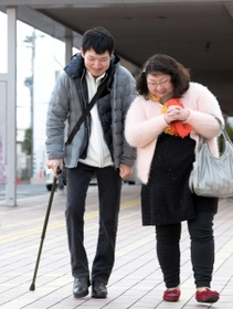 ＦＯＰ患者の山本育海さんと母智子さん。絆を力にともに歩む＝明石市鷹匠町、市立市民病院（撮影・中西大二）
