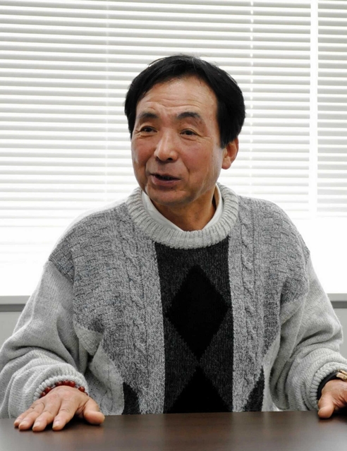 震災で亡くなった父や友人への思いを胸にボランティアに励む岡崎忠吉さん＝神戸新聞社