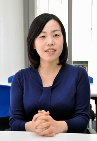 平成時代の幸福観について語る高島絢子さん＝神戸新聞社