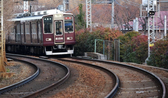 住民の反対運動で急カーブになった阪急神戸線＝神戸市東灘区住吉山手１