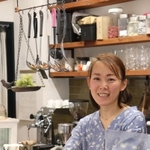 「Ｃａｆｅ　Ｍｕｔｔｅｒ」の店長・武市圭さん＝東灘区魚崎中町３、Ｃａｆｅ　Ｍｕｔｔｅｒ
