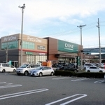 跡地には、ホームセンターや飲食店が立ち並ぶ＝東灘区深江浜町