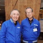 白鴎寮ＯＢで博物館のボランティアを務める柴田康彦さん（左）と吉川道雄さん＝東灘区深江南町５