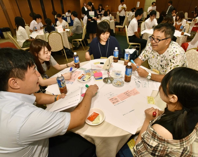 ３ラウンドのグループ討議で、出し合ったアイデアを深めていく