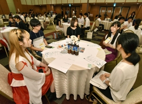 グループごとにまず自己紹介。ご当地アイドルも参戦