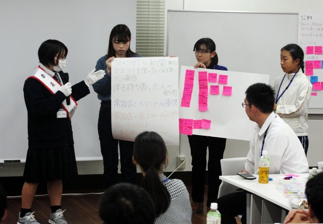 「本こそが姫路を変える」が公約。店先にお薦めの本を並べたり、地元有名人らに本を持ち寄ってもらうなど本を切り口に交流を活性化させるアイデア