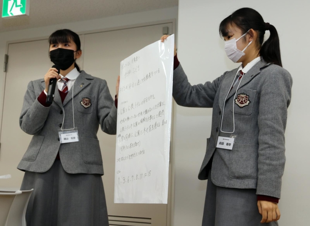 D班が「環境」のアイデアを発表
