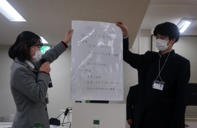 A班が「健康・福祉」のアイデアを発表
