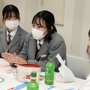 中学生から社会人までの48人が9グループに分かれて話し合った