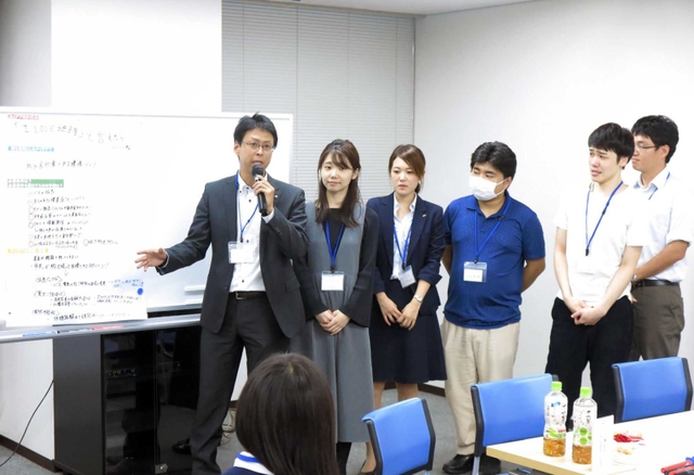 約２時間の討議を経て、各班ずつ提言を発表＝姫路市南駅前町、じばさんびる