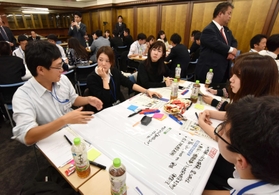 自由にアイデアを出し合い意見を交わした
