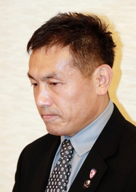 この日亡くなった平尾誠二さんとの思い出を語る東田哲也さん＝大阪市北区（撮影・大山伸一郎）