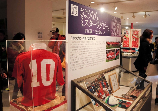 現役時代のユニホームなどが飾られた追悼コーナー＝神戸市兵庫区、ノエビアスタジアム神戸