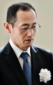 故平尾誠二さんへの思いを語る山中伸弥教授＝１０日午後、神戸市中央区港島中町６、神戸ポートピアホテル（撮影・笠原次郎）