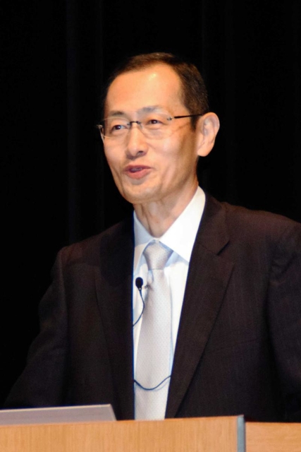 講演する山中伸弥教授＝神戸ポートピアホテル