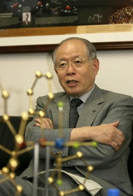 教育にも思いを致す理化学研究所理事長・野依良治さん。「理科は入試のための科目ではない。生き物としてのヒトが、自然の中で生きること自体が理科」＝埼玉県和光市の理化学研究所（撮影・山口　登） 