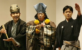 善竹弥五郎の芸を今に伝える隆平さん、忠一郎さん、隆司さん親子（左から）＝神戸市中央区脇浜海岸通、県立美術館（撮影・大森　武）