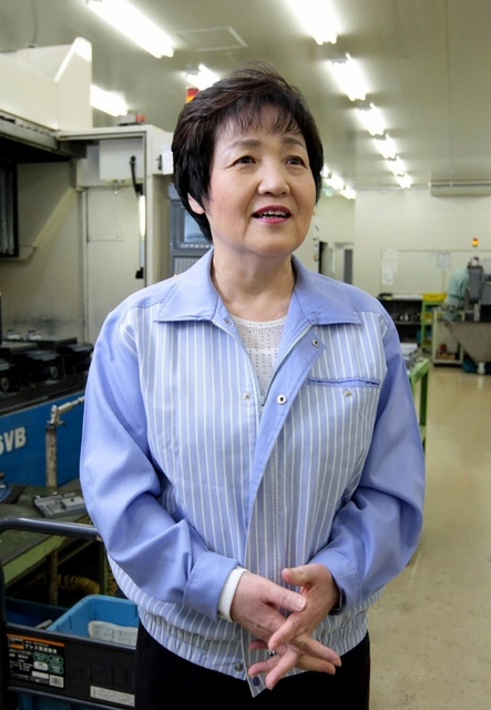 「製造業にとって厳しい時代。でも、先を見通して手は打っている」と語る藤浪芳子さん。自信がうかがえる＝神戸市西区高塚台６、昭和精機（撮影・峰大二郎）