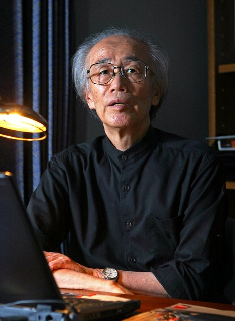 「神戸は多元的な価値を認める開かれた町。自由な生き方を学んだ」と内橋克人さん＝神奈川県鎌倉市の自宅（撮影・立川洋一郎）