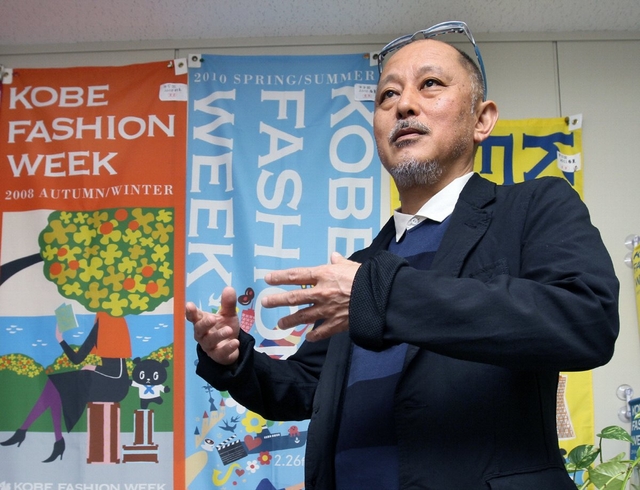 ９日で６１歳に。「６５歳くらいまでには、自分がのいても回るような組織づくりを急ぎたい」と、神コレの今後を見据える高田恵太郎さん＝神戸市中央区浜辺通５（撮影・高部洋祐） 