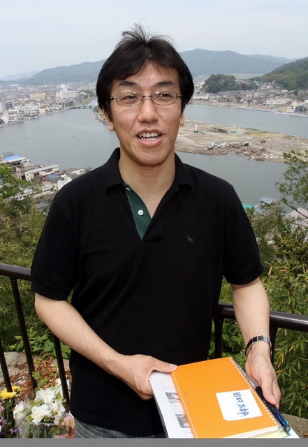 ６月から仮設住宅の調査を始めた。「孤独な死を減らす支援が肝心。やることをやっても防げないのと、何もやらないのとは違う」と話す田村太郎さん＝宮城県石巻市（撮影・岡田育磨）