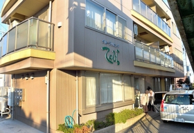 マンションのような外観のグループリビングてのひら。７人満室になったのは１年前だ＝高砂市荒井町小松原１（撮影・後藤亮平）