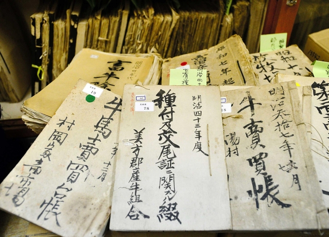 明治時代、全国で先駆けて作られた牛籍台帳＝美方郡内（撮影・中西幸大）