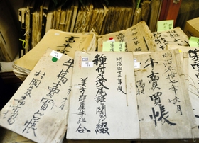 明治時代、全国で先駆けて作られた牛籍台帳＝美方郡内（撮影・中西幸大）