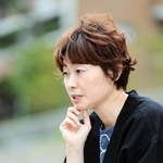 子どものころから感じてきた「生きづらさ」や当事者研究について語る細川貂々さん＝宝塚市栄町（撮影・中西幸大）