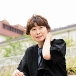 子どものころから感じてきた「生きづらさ」や当事者研究について語る細川貂々さん＝宝塚市栄町（撮影・中西幸大）