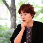 子どものころから感じてきた「生きづらさ」や当事者研究について語る細川貂々さん＝宝塚市栄町（撮影・中西幸大）