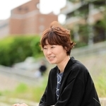 子どものころから感じてきた「生きづらさ」や当事者研究について語る細川貂々さん＝宝塚市栄町（撮影・中西幸大）