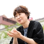 子どものころから感じてきた「生きづらさ」や当事者研究について語る細川貂々さん＝宝塚市栄町（撮影・中西幸大）