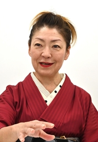 インタビューに応じる桂あやめさん＝神戸市兵庫区新開地２（撮影・三津山朋彦）