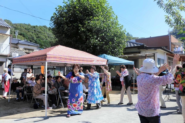 もくれんの家で毎月開かれる地域住民との交流会＝相生市