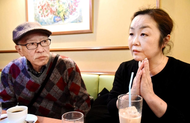 吉田利康さん、恵子さん夫妻。お互い伴侶と死別し、再婚した＝西宮市北口町（撮影・秋山亮太）